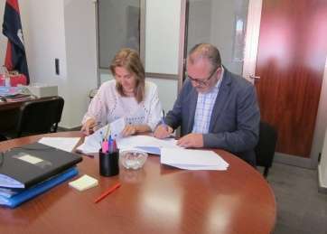 Momento de la firma del convenio (Foto TA)