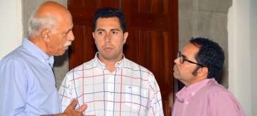 Ramos Camejo (i) con Alejandro Ramos y otra persona en un acto celebrado el pasado año en Telde (Foto TA)