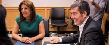 Fernando Clavijo y Carmen Hernández, en la visita que la alcaldesa giró al presidente del Gobierno en 2015 (Foto TA)