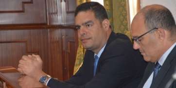 Diego Ojeda (i), ayer en el Pleno junto a su compañero Agustín Arencibia (Foto TA)