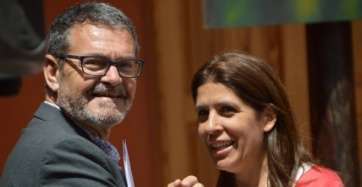 La alcaldesa y el concejal socialista de Recursos Humanos, Gregorio Viera (Foto TA)