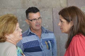 La alcaldesa con conocidos vecinos de La Garita (Foto TA)