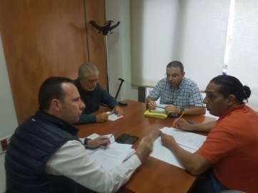 Reunión de Eloy Santana con técnicos de Limpieza (Foto TA)