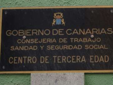 Placa del Centro de Mayores de Telde (Foto TA)