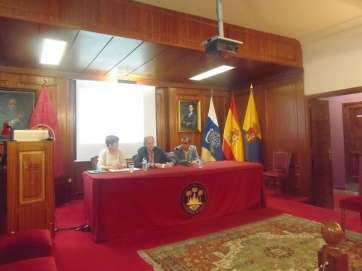 Monzón, con Chacón y Van de Walle (Foto TA)