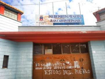 Pabellón Juan Carlos Hernández, de Jinámar, cerrado desde hace 10 años (Foto TA)