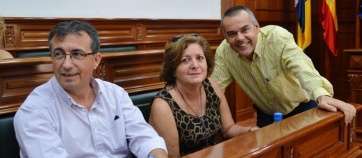 Tres de los cuatro ediles de Más por Telde, en un Pleno reciente (Foto TA)