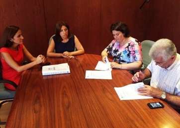 Imagen de la firma del contrato en 2015 (Foto TA)