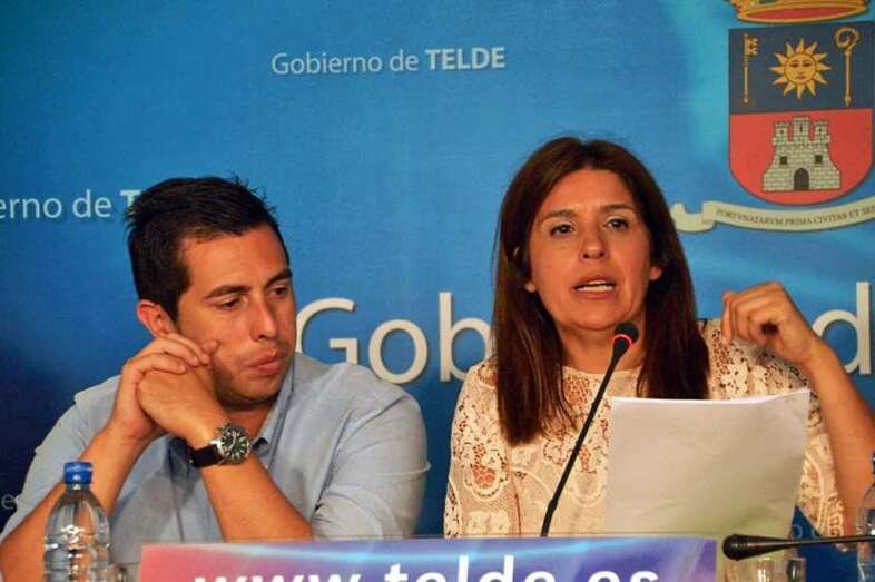 La alcaldesa Carmen Hernández y el líder socialista (Foto TA)