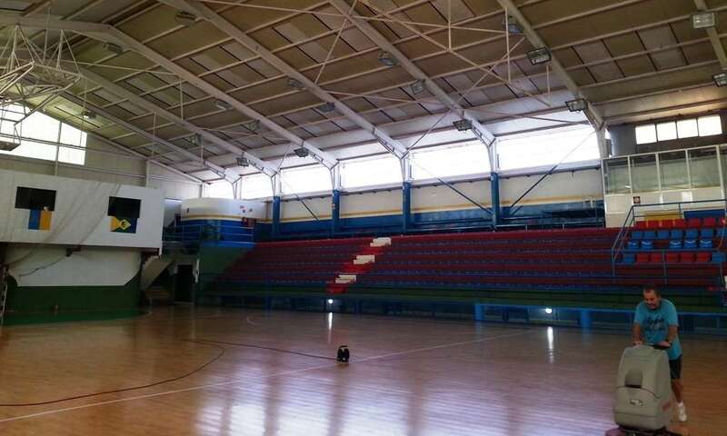 Imagen del interior del pabellón Antonio Moreno de Las Remudas, uno de los equipamientos afectados por los cortes de luz (Foto TA)