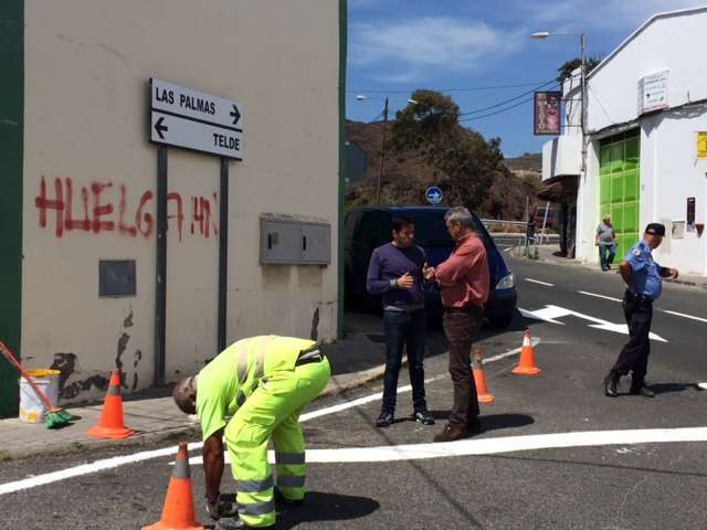 Imagen de archivo de trabajos de señalización vial en Telde (Foto TA)