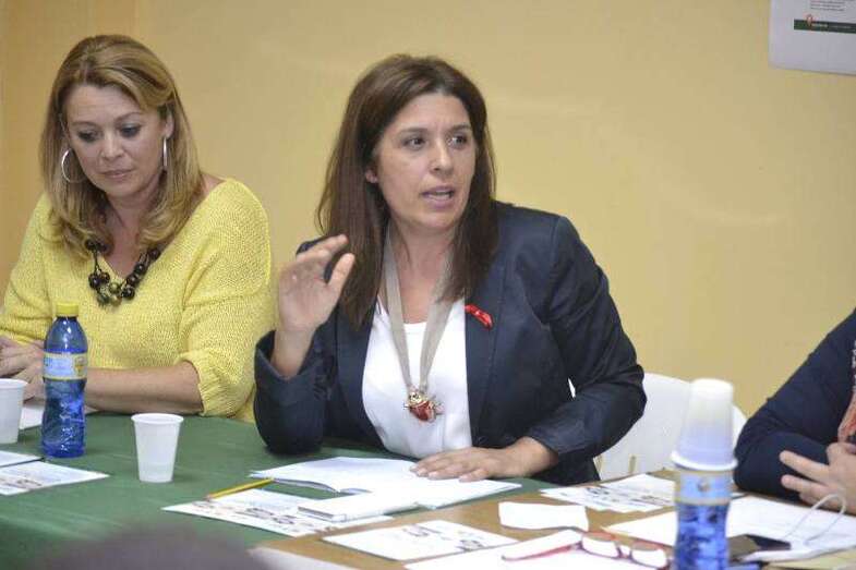Carmen Hernández, en la mesa-redonda de anoche en Gáldar (Foto TA)