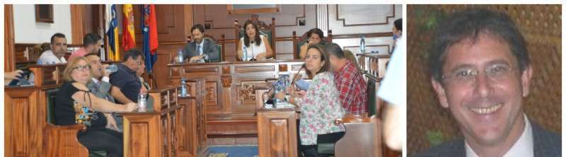 Pleno del Ayuntamiento y el autor del artículo (Foto TA)