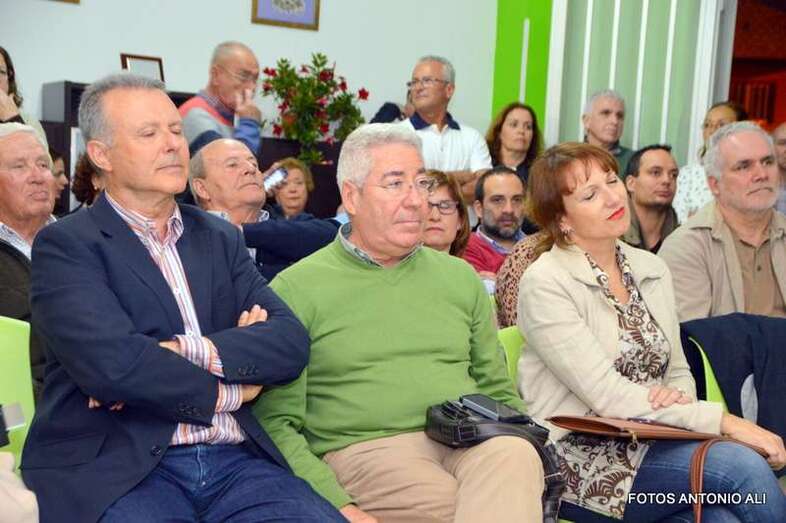 Francisco Santiago, en el centro de la imagen, en un acto de NC de Telde (Foto Antonio Alí)