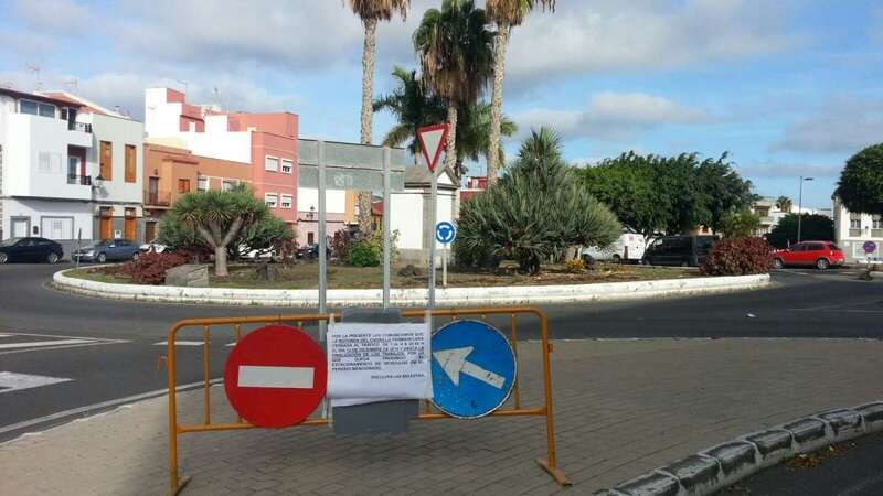 Vallas preparadas para las obras del próximo lunes (Foto TA)