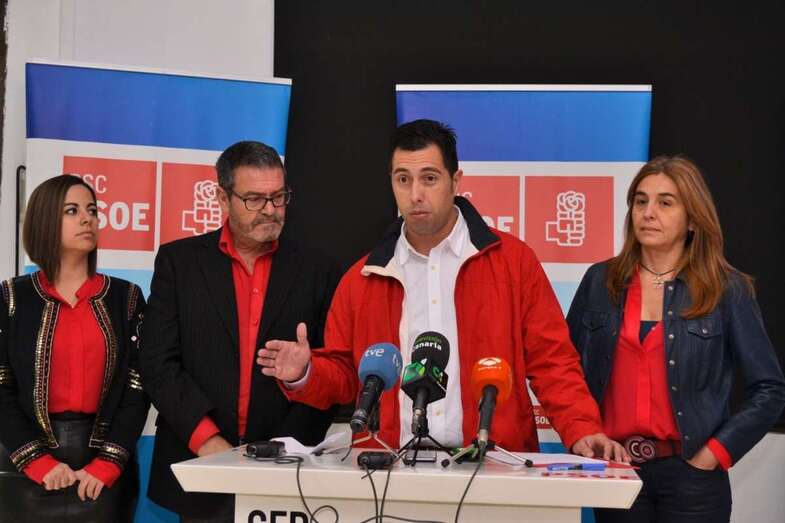 Los cuatro concejales del PSOE de Telde en la rueda de prensa en la que anunciaron su salida del Gobierno (Foto TA)