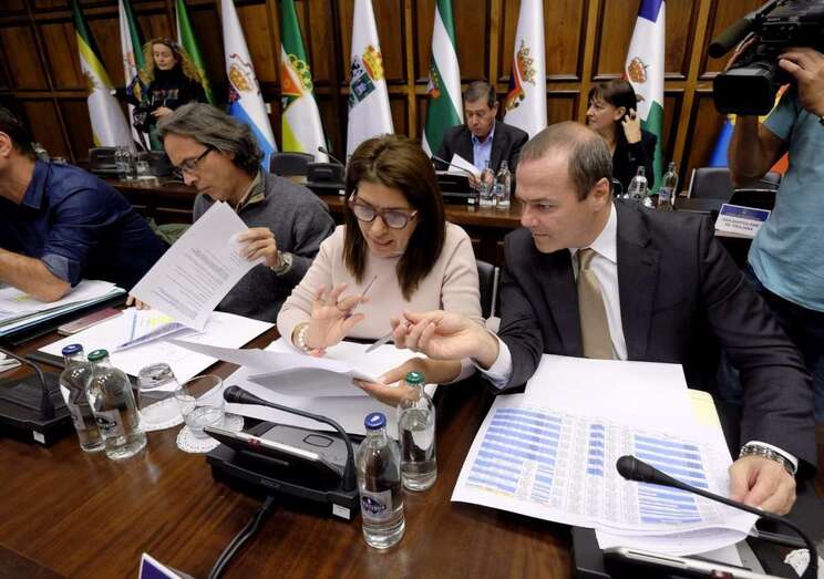 La alcaldesa de Telde con el primer edil de Las Palmas de GC, en una reunión en el Cabildo (Foto TA)