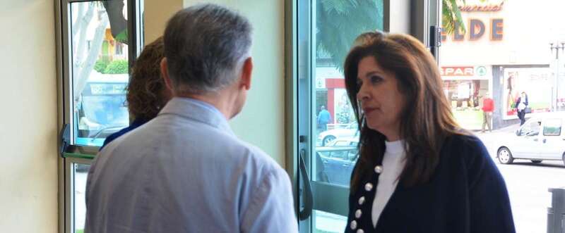 La alcaldesa, este mediodía, en el Teatro Municipal de Telde (Foto Francisco Javier Santana)