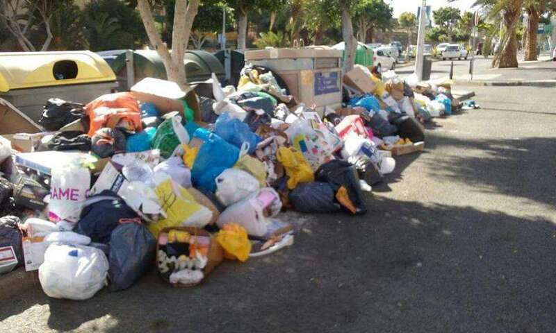 Basura acumulada en un punto de recogida de Telde (Foto TA)