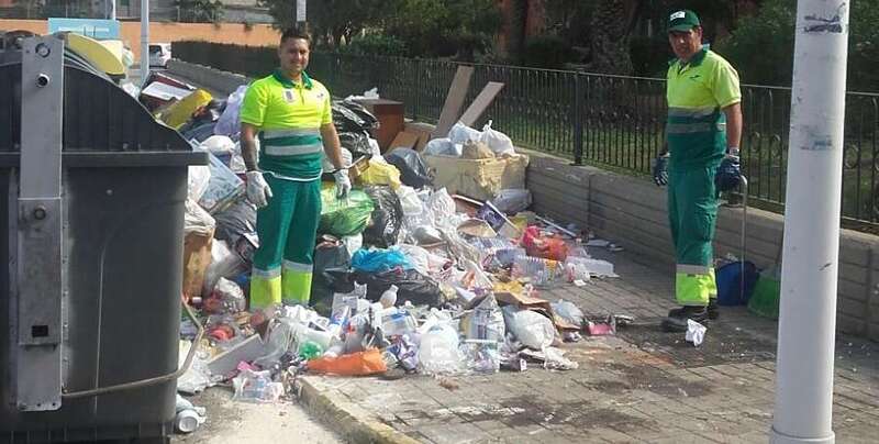 Operarios de limpieza en Las Remudas (Foto TA)