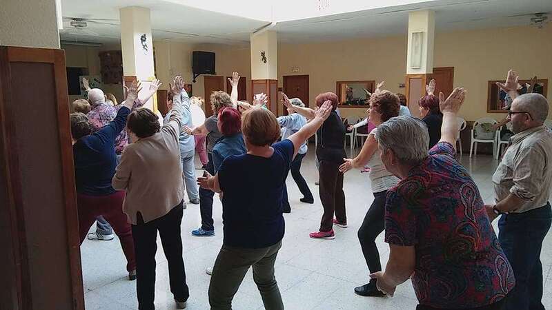 Clase de actividad física en el centro (Foto TA)
