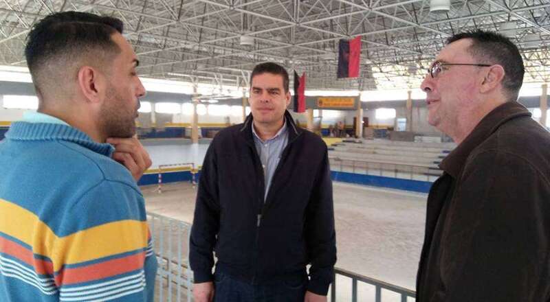 El concejal Diego Ojeda visita las obras con un técnico municipal (Foto TA)