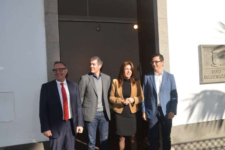 Momento de la reunión celebrada entre miembros del Gobierno de Canarias y el Ejecutivo de Telde (foto TA)