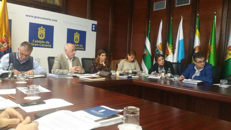 La alcaldesa Carmen Hernández participó este jueves en la reunión del Observatorio del Paisaje de Gran Canaria (Foto TA)