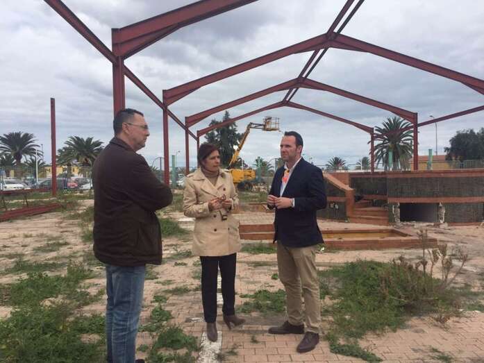 La alcaldesa Carmen Hernández y el edil Eloy Santana visitaron días atrás la obra (Foto TA)