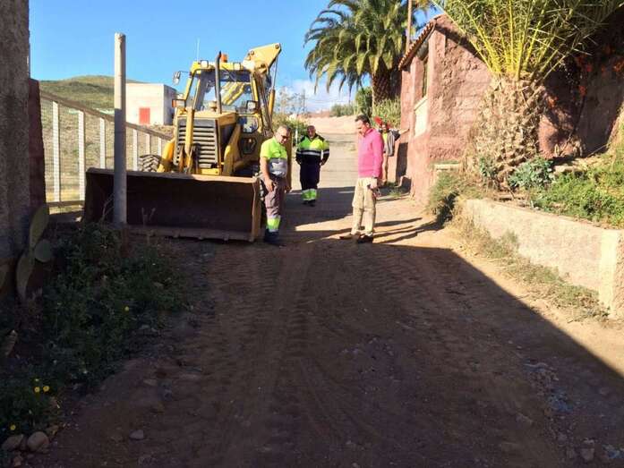 Obras en la carretera de acceso a Lomo Capellanías (Foto TA)