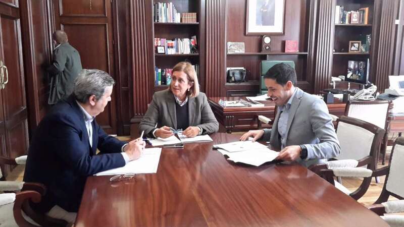 Reunión de la delegada del Gobierno con el director general de Infraestructura Turística (Foto TA)