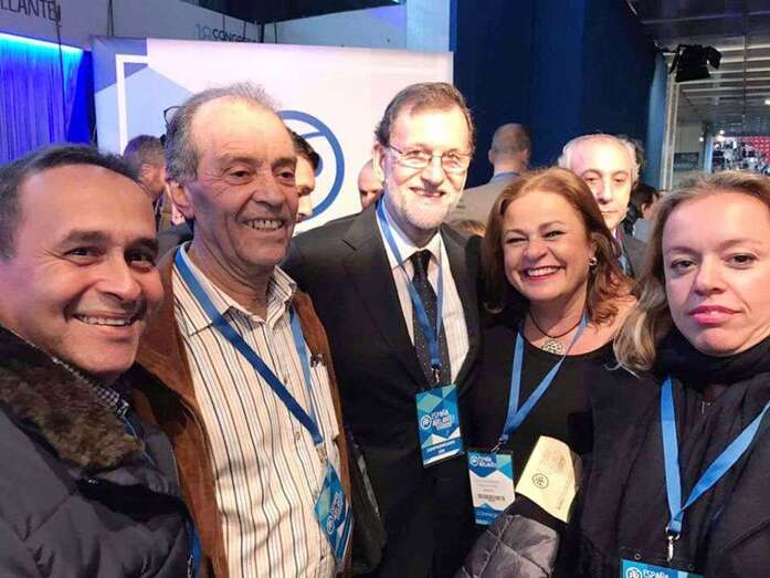 La comitiva local en el Aeropuerto de Madrid (Foto TA)