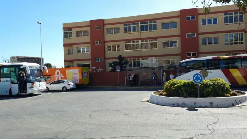 Guaguas de La Pardilla haciendo el servicio en Melenara (Foto TA)