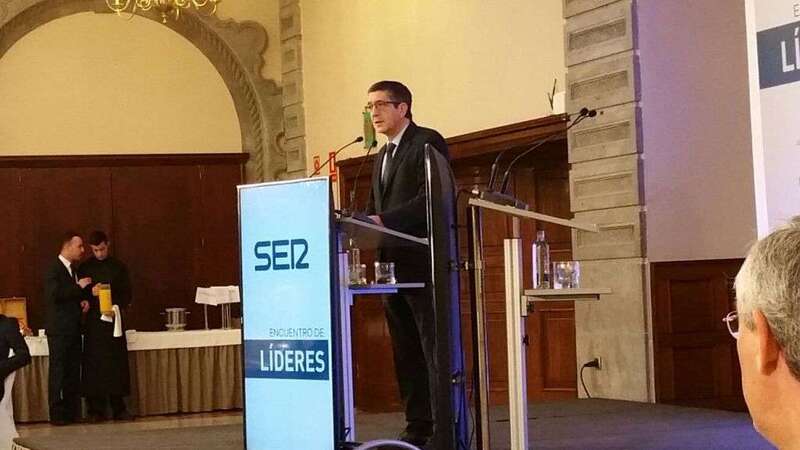 Momento de la intervención de Patxi López (Foto TA)