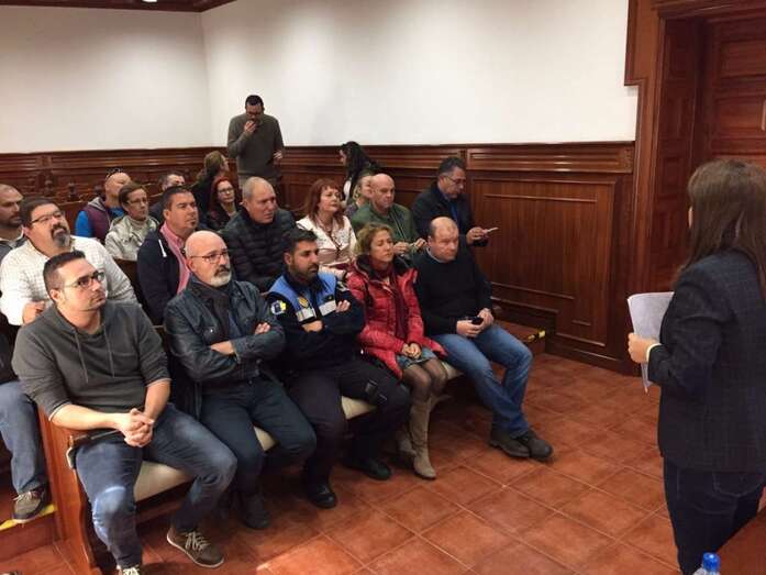 Reunión de la alcaldes y portavoces con los representantes sindicales (Foto TA)