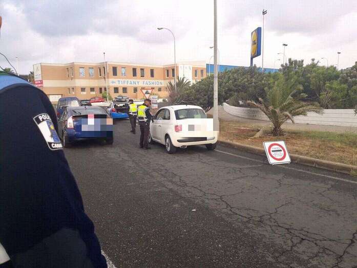 Imagen de un dispositivo de la Policía Local instalado recientemente en el Valle de Jinámar para controlar la velocidad (Foto TA)