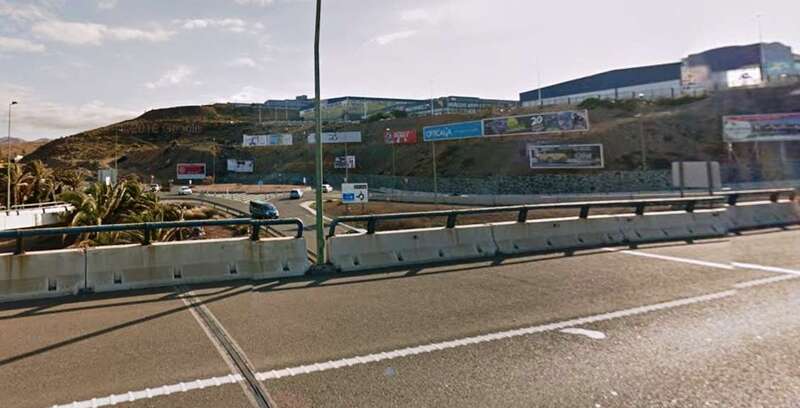 Vallas publicitarias en uno de los márgenes de la GC-1 a su paso por Telde (Foto Google Maps)