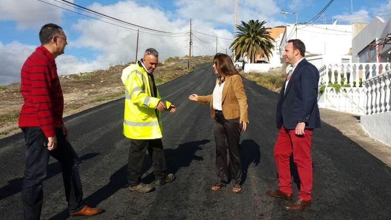 La alcaldesa Carmen Hernández y el concejal Eloy Santana visitaron el acabado de las obras (Foto TA)