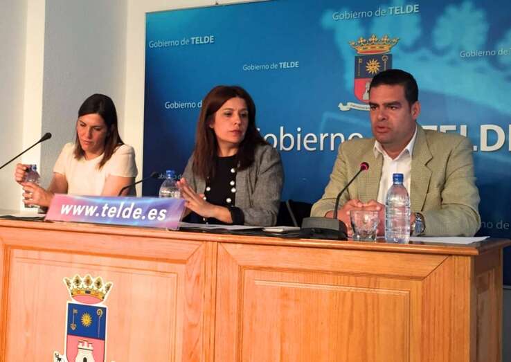 Diego Ojeda (d), Carmen Hernández (c) y Mónica Concepción (i) (Foto TA)