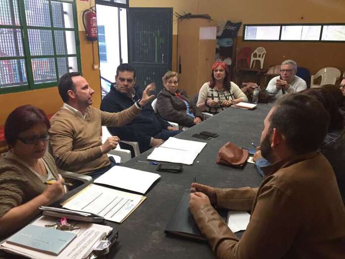 Reunión de miembros del Gobierno con colectivos de El Calero (Foto TA)