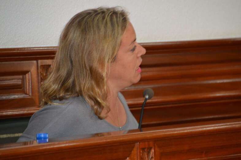 Sonsoles Martín, concejala y presidenta local del PP, hoy en el Pleno extraordinario (Foto TA)