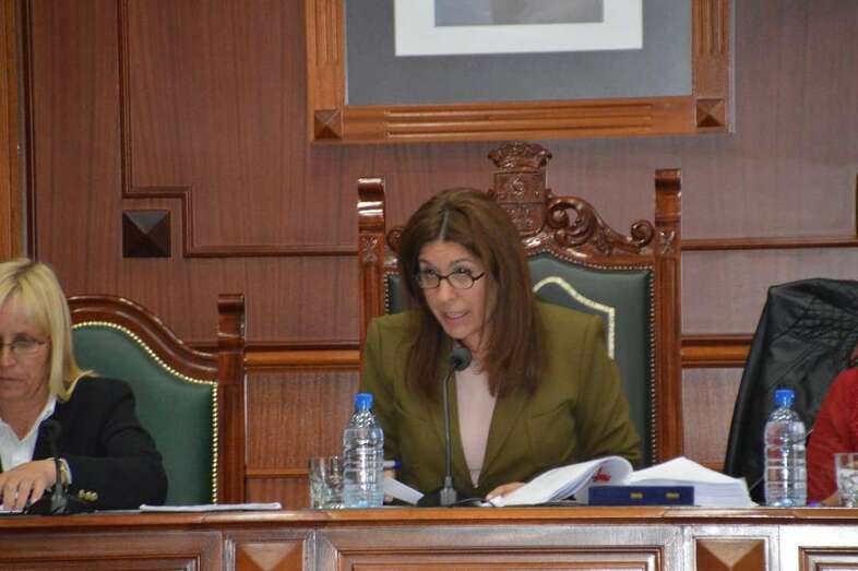 La alcaldesa Carmen Hernández, en el Pleno de este viernes (Foto TA)