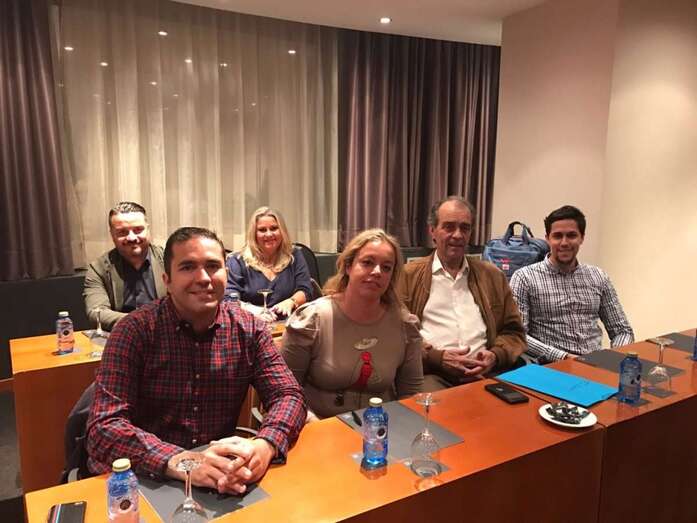 Sonsoles Martín y otros miembros del PP acudieron esta noche a la reunión de la nueva junta directiva del PP canario (Foto TA)