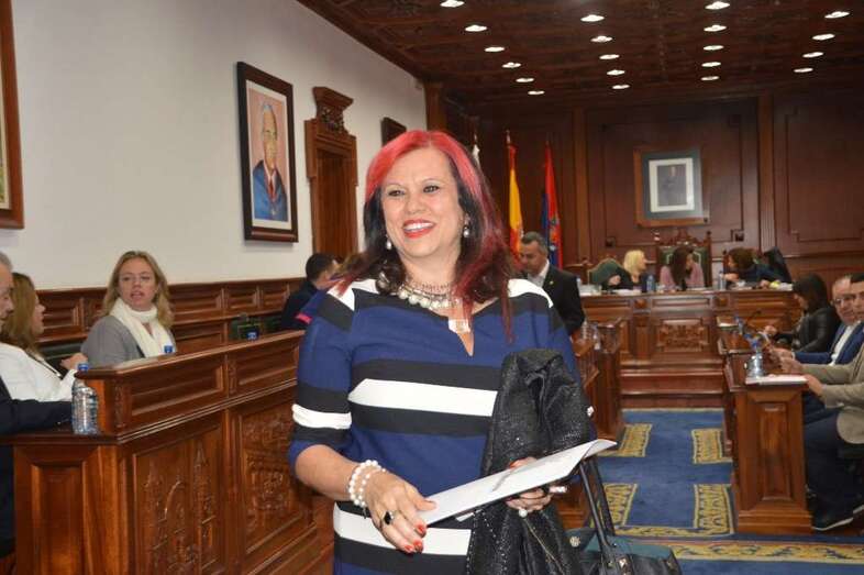 La nueva concejala de Participación Ciudadana, Saro Sosa, en el Pleno del pasado mes de enero en el que tomó posesión (Foto TA)