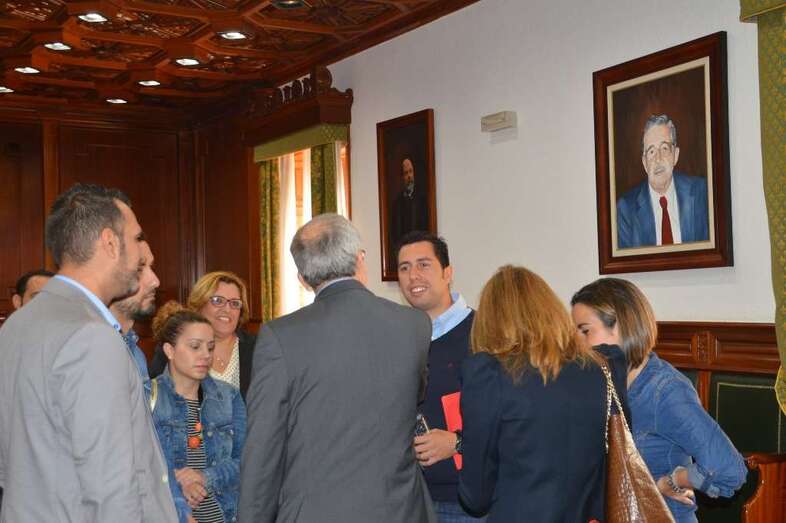 Ediles de Unidos y PSOE, al finalizar un Pleno extraordinario (Foto TA)