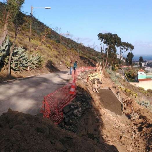 Obras de construcción de un talud en la carretera de La Higuera Canaria (Foto TA)