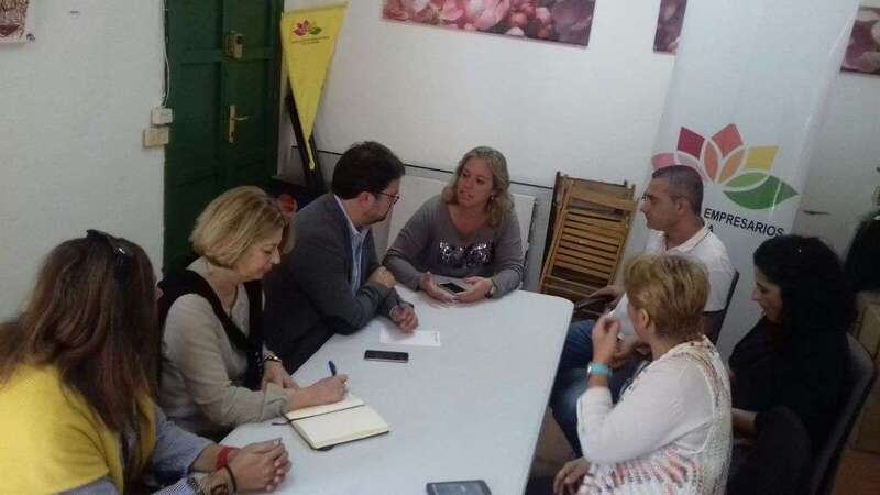 La reunión tuvo lugar esta tarde en la sede social del colectivo de comerciantes (Foto TA)
