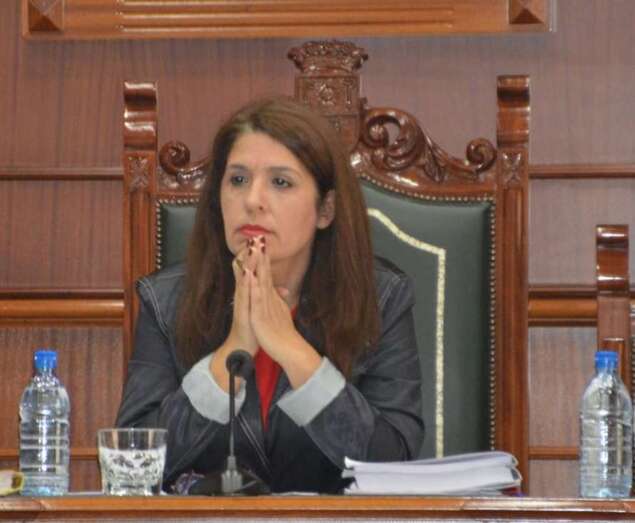 La alcaldesa Carmen Hernández, en medio del debate del Pleno de este viernes (Foto TA)