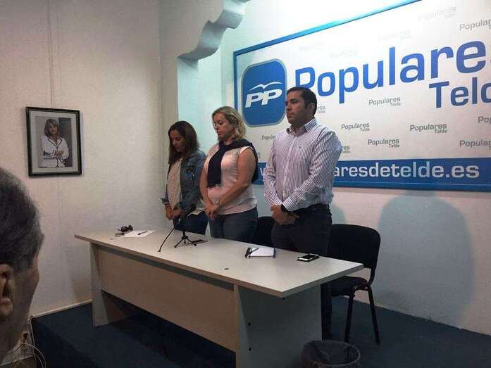 El PP de Telde guardó esta noche un minuto de silencio por Yurena López (Foto TA)