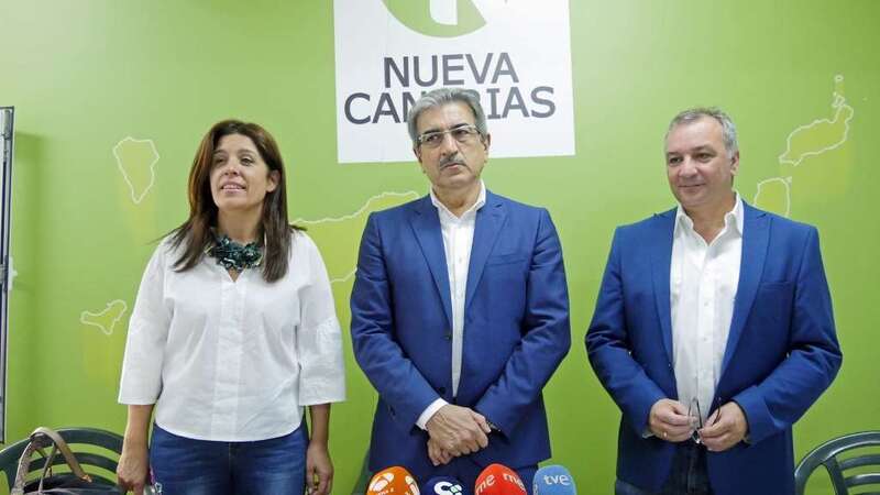 Carmen Hernández junto a Román Rodríguez y Luis Campos, hoy en la conferencia informativa (Foto Acfi Press)
